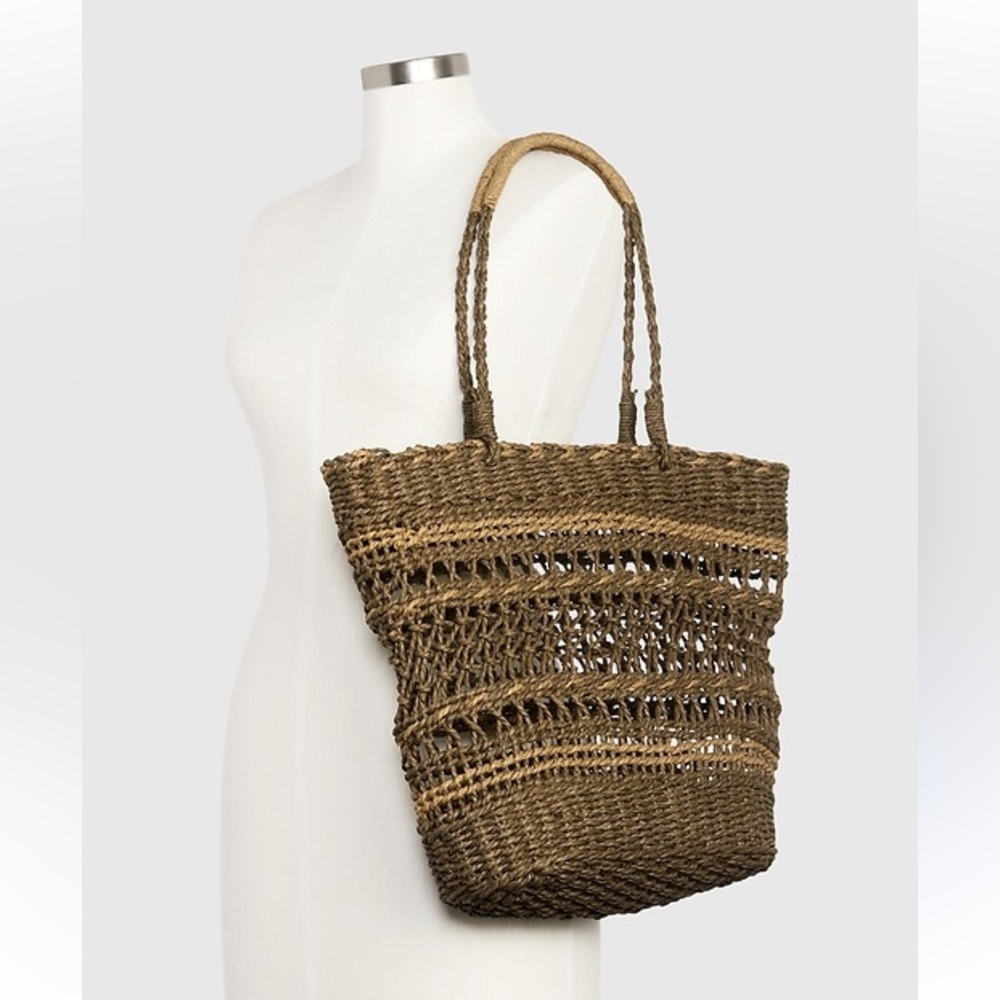 GAP Woven paper straw basket bag.